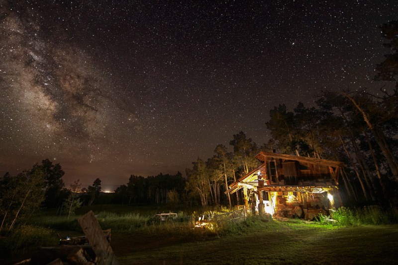 Milky-Way-over-Cabin-Quaker-Mtn