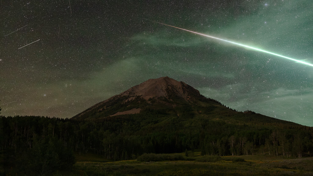 7/25/23: Fireball meteor captured near Crested Butte, CO