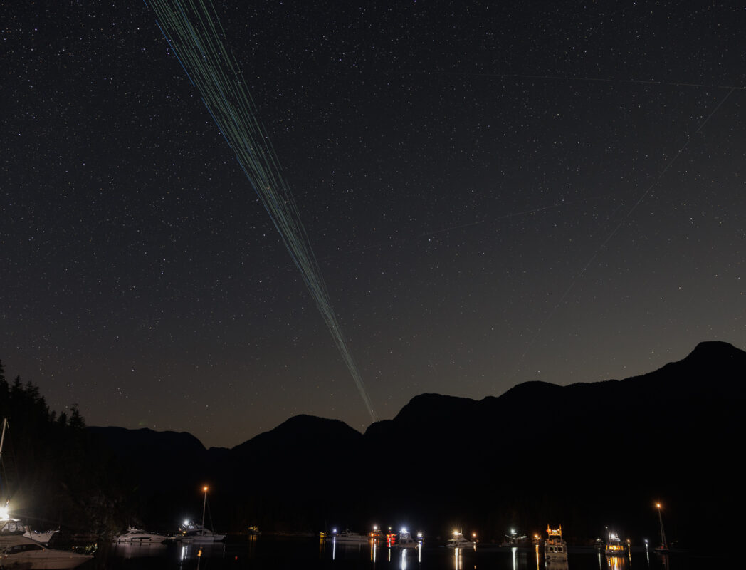 7/16/25: Starlink v2 Optimized satellites reflect green?