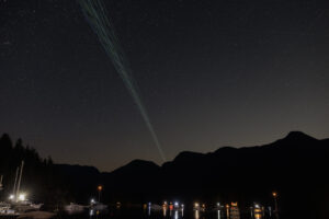 7/16/25: Starlink v2 Optimized satellites reflect green?